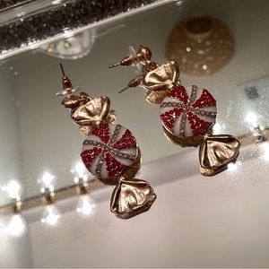 Adorable vintage candy cane earrings so pretty ! For holidays !